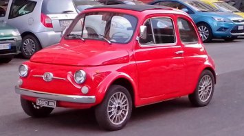 Просто фиат 500 и все. Наш запорожец смотрится куда интереснее..