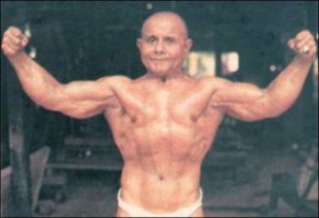 Меня шокировал индийский мистер Вселенная 1952 года: Manohar Aich. Старейший бодибилдер планеты. Ему сейчас 101. За последний год он заметно сдал..