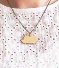 Ну да уж, куда уж изысканней.
А кольцо, точно, роскошь неописуемая.
Ой, блин...