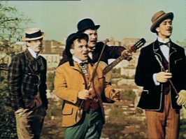 "За двумя зайцами", действие фильма происходит, если не ошибаюсь, в первой половине 19 века, на фоне.. многоэтажной застройки??