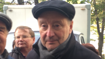 Атос уже глубокий дедушка. Видел его неделю назад, сфоткал )