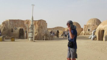 Я был на Татуине :) Кстати, в посте на фото про Татуин - обычная пещера трагладитов. Они до сих пор в них живут(последняя фотка у меня)