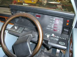 Найдите на этих 3х картинках Aston Martin: