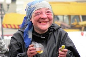 Как Вы думаете, она родилась узкоглазой? И на всю ли жизнь это? Или только до старости?