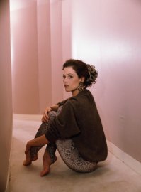 на 20-й Сигурни Уивер похожа