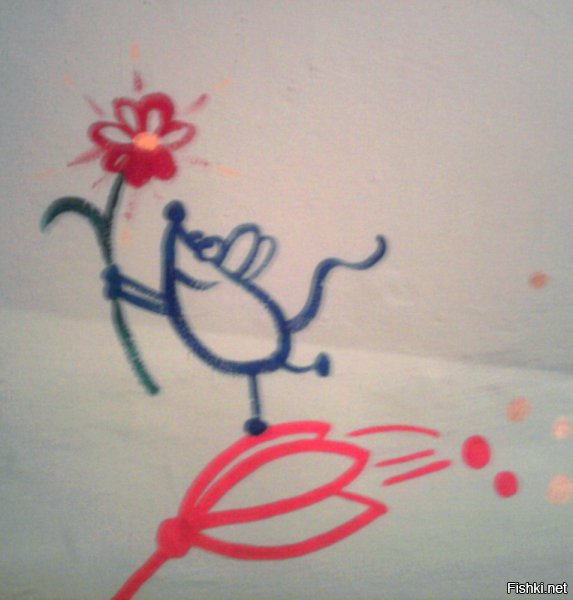 Отлично! Молодцы! Позитива нехватка большая! Я тож четыре года назад разрисовала все парадку, соседи были в восторге! водили друзей-знакомых на экскурсию:) ну у нас такой срач на стенах был - смотреть было страшно... сфотографировать так руки и не дошли, а этим летом сделали косметику - сейчас чистенько! как в больничке. Соседи уже спрашивают когда еще буду рисовать:)
Вот чуть фото, правда на телефон, т.что за качество прошу прощения:)