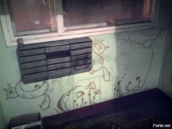 Отлично! Молодцы! Позитива нехватка большая! Я тож четыре года назад разрисовала все парадку, соседи были в восторге! водили друзей-знакомых на экскурсию:) ну у нас такой срач на стенах был - смотреть было страшно... сфотографировать так руки и не дошли, а этим летом сделали косметику - сейчас чистенько! как в больничке. Соседи уже спрашивают когда еще буду рисовать:)
Вот чуть фото, правда на телефон, т.что за качество прошу прощения:)