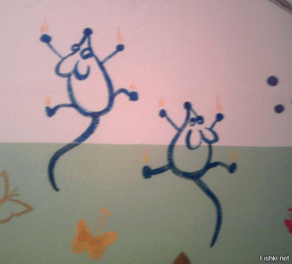 Отлично! Молодцы! Позитива нехватка большая! Я тож четыре года назад разрисовала все парадку, соседи были в восторге! водили друзей-знакомых на экскурсию:) ну у нас такой срач на стенах был - смотреть было страшно... сфотографировать так руки и не дошли, а этим летом сделали косметику - сейчас чистенько! как в больничке. Соседи уже спрашивают когда еще буду рисовать:)
Вот чуть фото, правда на телефон, т.что за качество прошу прощения:)