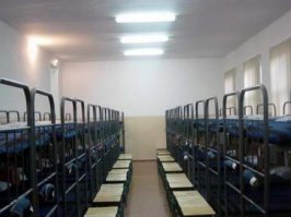 Всё это фигня! Кто служил в армии, особенно в "очень уставных" частях - на 200% знают, что самые лютые перфекционисты это - командиры. Особенно - прапоры и им подобные. (те, кто в теме, меня поймут). 
А для понимаемости, вот вам фотка.