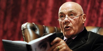 КЛОП БЕЗ РОДУ ПЛЕМЕНИ...

Депутат Госдумы от партии «Единая Россия» Валерий Трапезников прокомментировал недавние слова журналиста Владимира Познера о том, что Россия ему «не может быть родиной», сообщает официальный портал фракции «Единая Россия».

«Вспомним простую вещь. Ведь Познер никогда ни Россию, ни российский народ с собой не отождествлял и не отождествляет. Он всегда прямо признавался, что страна для него — чужая, в отличие от милых его сердцу одноэтажных Америк и прочих Парижей. И при этом он учит нас, граждан великой страны, поучает нас с Первого государственного канала, - то есть гражданин, который считает своими двумя родинами Францию и США, имеет соответствующее гражданство и является чуть ли ни академическим лицом нашего государственного телевидения и получая за это зарплату на государственные деньги», — заявил Трапезников в ходе своего выступления в Госдуме.

Депутат порекомендовал Познеру «валить в свою любимую Францию или Америку» и призвал проверить ряд предприятий, связанных с журналистом или принадлежащих ему — в том числе ресторан «Жеральдин» и Школу телевизионного мастерства.

«Я также не забыл Ваши слова в прямом эфире, где Вы с ехидной улыбочкой назвали парламент России "Госдурой", правда, потом извинились, но и то, улыбаясь. То есть вы оскорбили 450 депутатов, избранных народом России всех регионов нашей стран», — вспомнил Трапезников одно из самых скандальных высказываний Познера.

Завершая свою речь, народный избранник порекомендовал тележурналисту успеть приобрести билеты до США.

«Господин Познер, Вам надо успеть купить билеты в Америку, пока администрация (США) не закрыла небо, как их коллеги на Украине закрыли небо российским авиакомпаниям. И тогда Вам придется жить и доживать свой век в Вашей нелюбимой стране. Вот почему я советовал Вам на всякий случай купить дачу в Воркуте или в Магадане», — заявил он.
-