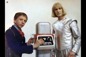 блейфовый мужичок этот Марти Макфлай
наш  Коля Герасимов по ходу ближе в истине. И так год 2084!
П.С (на 1.20 пролетает над Петром 1997г)