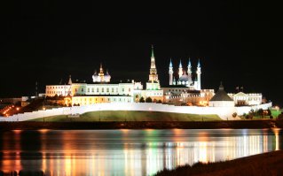 Может не в тему.. Это Казань - старая и новая.