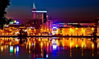 Может не в тему.. Это Казань - старая и новая.