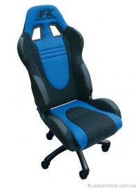 перед компом )