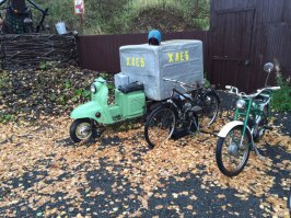 Справа Рига-13...а вот слева если не ошибаюсь вроде лисапед с навесным движком