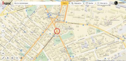 Не понимаю как так могло получится. Там места полно. Если только автобус не предумышленно это сделал,либо от небольшого ума.