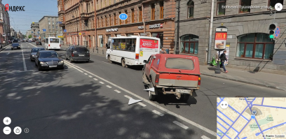 Не понимаю как так могло получится. Там места полно. Если только автобус не предумышленно это сделал,либо от небольшого ума.