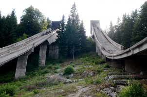 Ничего там в будущем интересного не увидишь кроме разрухи...