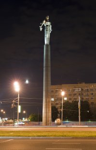Гагарин на одноименной площади
источник: