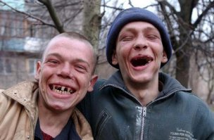 Вещи из человеческих зубов, волос и костей. Просто жуть!