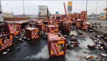 Из праздничных тостов деревенских жителей Самарской области:
- Когда-нибудь и на нашей улице перевернётся грузовик ... :)