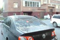 Химтрейлы реальность. 

Сыплют оксид алюминия, якобы безвредный для людей, но в Австралии создали вид пшеницы устойчивый к окислам алюминия. 
Военные признались, что засыпанные оксидом алюминия верхние слои атмосферы дают возможность для объёмного пеленгования нарушителей границы. 
Но сыплют во всех странах одновременно и повсеместно, что даёт основание полагать, что  это осуществляет международная корпорация. 
Повышенная секретность мероприятия говорит о вреде производимых действий.