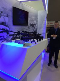 только что закончилась выставка "интерполитех". устал как собака. естественно были представлены наши разработчики вооружения. позвольте выставить несколько фото (сразу прощу прощения за качество).