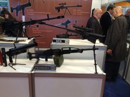 только что закончилась выставка "интерполитех". устал как собака. естественно были представлены наши разработчики вооружения. позвольте выставить несколько фото (сразу прощу прощения за качество).