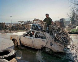 Румынские цыгане едут сдавать что ещё осталось от человеконенавистнического режима Чаушеску?