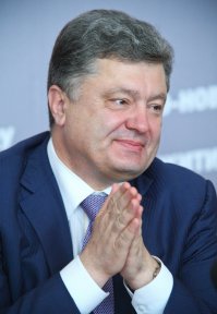 вот он. главная скотина. он бомбит больницы с мирным населением, придет время и на головы его детей посыпятся бомбы.