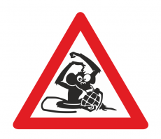 Воронежский городской портал:

Стекло иномарки на Остужевском рынке разбил водитель автобуса

Дебошира вычислили по потерянным ключам от ПАЗика
Пешеходом, который разбил заднее стекло Ford Fusion в порыве гнева, оказался 29-летний водитель ПАЗа. Эту информацию подтвердили в пресс-службе воронежской полиции.
 
Напомним, разборки между пешеходом и владелицей Ford Fusion произошли 18 октября на улице Остужева. Девушка не уступила дорогу мужчине, после чего задетый капотом автомобиля воронежец толкнул его рукой, затем ногой. А после нападения на него женщины и ее пассажиров, разбил заднее стекло иномарки кулаком, чем испугал девочку, находившуюся на заднем сидении машины, и скрылся.
 
Оказалось, что во время конфликта с автоледи, которая едва не задавила пешехода, у последнего выскочили из кармана ключи. Именно с помощью этой находки сотрудники службы безопасности Остужевского рынка смогли найти дебошира. Им оказался 29-летний водитель ПАЗа, проживающий в Железнодорожном районе.
 
Ущерб, причиненный воронежцем владелице иномарки, автомеханики оценили в 25 тысяч рублей. Сейчас полиция проводит по факту произошедшего проверку, в результате которой будет принято решение о возбуждении или отказе в возбуждении уголовного дела.
 
Между тем наказание может грозить и автоледи, если пешеход напишет заявлении в полицию о том, что она совершила на него наезд.