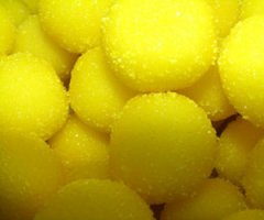 Да, ладно... Я в 70-м родился, но все мое детство с магазинах кукурузные палочки и лимончики на переводились.