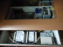 под шумок своим системником похвастаюсь:) есть недочеты, но в целом получилось нормально и главное железу комфортно по температуре. Процесс производства не снимал, поэтому вышло, как про сову:)