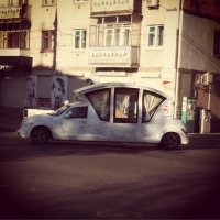 Мне катафалк напомнило...