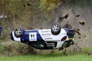 Да лежал бы вверх колёсами уже раз восемь на настоящей трассе !