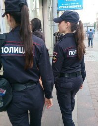 Судя по вывеске-идут удалять молочные зубы...