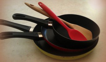 Органайзер под сковородки сокращает место?
Я Вас умоляю...