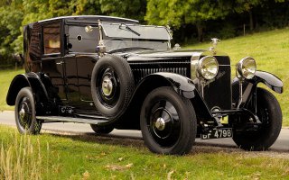 Неувидел другой королевский автомобиль- Hispano-Suiza (Испано-Сюиза)
В 1920 - 30 годы «Hispano-Suiza» занимала место среди таких престижнейших марок, как «Bentley», «Rolls-Royce», «Mercedes», «Isotta-Fraschini», «Bugatti», но была во много раз дороже их. «Испано-Сьюизу» называли автомобилем королей.