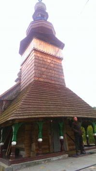 Там же, в Сваляве. церковь 15 века! Без ЕДИНОГО гвоздя! В середине все как в старом фильме про Вия :) но все в оригинале!