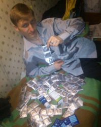 с каждой зарплаты он надеялся, и покупал новую пачку презервативов... каждый раз он надеялся, что хоть в этом месяце он впервые их использует. 

Шли года... Товар копился и копился