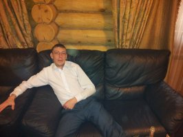 Вот этот вот гей Александр Акулов, был за рулём. Сам сцуко сознался. Сейчас в мусарне показания дают со своим дружком, таким же геем