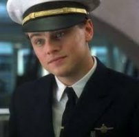 а где он ?
"Фрэнк Уильям Абигнейл-младший  — американский эксперт в области документарной безопасности, более известный своими дерзкими преступлениями, совершёнными ещё в 1960-е годы. Обладая особым талантом и склонностью к мошенничеству, он в возрасте 16 лет начинает подделывать чеки и обналичивать их по всей стране и за её пределами. За пять лет преступной деятельности его фальшивые чеки на общую сумму 2,5 млн долларов оказались в обращении 26 стран мира. Скрываясь от уголовного преследования, Абигнейл проявил удивительные способности в перевоплощении, выдавая себя за пилота авиалиний, профессора социологии, врача, адвоката и т. п. Поймать мошенника смогли лишь в 1969 году во Франции.

После экстрадиции в США он был приговорён к 12 годам тюремного заключения, но отсидел лишь часть срока. Федеральное бюро расследований привлекло его к сотрудничеству по выявлению имеющихся в обороте подделок, а также их изготовителей. Абигнейл и сейчас читает лекции в Академии ФБР, а также даёт консультации крупнейшим корпорациям и официальным учреждениям различных государств. История его незаурядной жизни легла в основу автобиографии «Поймай меня, если сможешь», по которой режиссёр Стивен Спилберг снял одноимённый фильм."