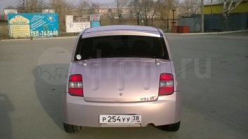 Да я бы Тойоту и Ниссан Куб совсем уродами не назвал бы. Лучше посмотрите на это чмо. Тойота Вилл Ви. Ничего личного но фотки просто с дрома