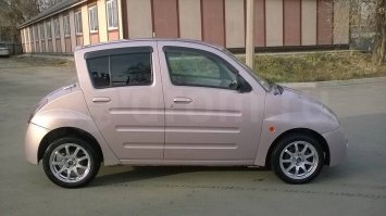 Да я бы Тойоту и Ниссан Куб совсем уродами не назвал бы. Лучше посмотрите на это чмо. Тойота Вилл Ви. Ничего личного но фотки просто с дрома