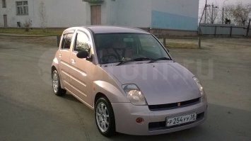 Да я бы Тойоту и Ниссан Куб совсем уродами не назвал бы. Лучше посмотрите на это чмо. Тойота Вилл Ви. Ничего личного но фотки просто с дрома