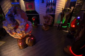 Красиво и необычно,ребята молодцы,а вот работы моих друзей,материал светильников -  берёзовые капы:)