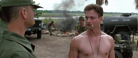 на актера Гэри Синиз похож из "форест гамп"