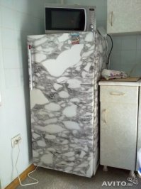 Древний вонючий холодильник, обклеенный пленкой dc-fix