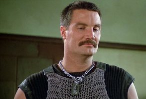 Не залез бы в Вики и не знал бы что это один и тот же человек Вернон Уэллс (2я фотка Безумный Макс 2)