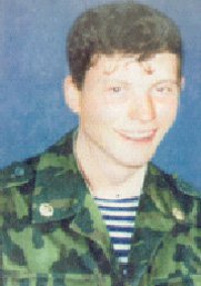Алексей Юрьевич Журавлёв (10 октября 1971 года — 31 марта 1998 года) — командир инженерно-сапёрной роты 531-го отдельного инженерно-сапёрного батальона 136-й отдельной гвардейской мотострелковой бригады Северо-Кавказского военного округа, капитан. Герой Российской Федерации.

Родился 10 октября 1971 года в станице Нехаевской Волгоградской области. По национальности — русский. Окончил среднюю школу № 2 (ныне лицей) в городе Урюпинске.

В Вооруженных Силах СССР с 1 августа 1989 года. В 1994 году окончил Калининградское высшее инженерное училище инженерных войск в звании лейтенанта. В августе 1994 года — командир взвода минных заградителей инженерно-сапёрной бригады в Каменск-Шахтинске Ростовской области. За образцовое выполнение служебного долга досрочно присвоено звание старшего лейтенанта.

В феврале 1995 года — командир инженерно-сапёрного взвода отдельного инженерно-сапёрного батальона инженерно-сапёрной бригады, СКВО.

С 16 февраля по 26 мая 1995 года принимал участие в боях первой чеченской войны в должности командира взвода минных заграждений. Лично обезвредил свыше 400 взрывных устройств и боеприпасов.

С июня 1996 года — командир инженерно-сапёрной роты отдельного инженерно-сапёрного батальона инженерно-сапёрной бригады, СКВО.

С февраля 1997 года — командир инженерно-дорожной роты 531 оисб 136 омсбр, СКВО. Капитан. Проходил службу в городе Буйнакске (Республика Дагестан).

В декабре 1997 года — участвовал в отражении нападения группы боевиков на автопарк бригады. Награждён орденом Мужества.

Погиб ночью 31 марта 1998 года в центре Махачкалы при разминировании мины-ловушки из трех мощных фугасов. Похоронен на кладбище станицы Нехаевской.

Указом Президента Российской Федерации № 1399 от 16 ноября 1998 года за мужество и героизм, проявленные при выполнении воинского долга капитану Журавлёву Алексею Юрьевичу посмертно присвоено звание Героя Российской Федерации.

В 2000 г. безымянный проезд в Махачкале, вблизи места гибели был назван улицей Журавлева
